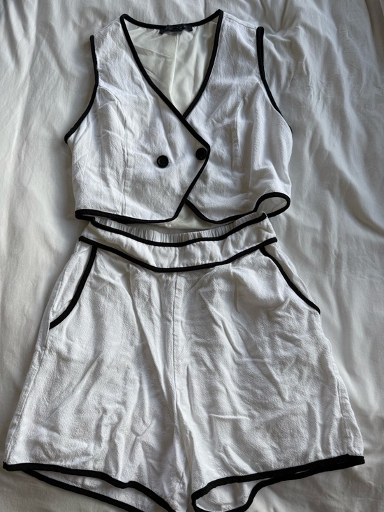 Pants - White Sleeveless Crop Top & Shorts Set with Black Trim